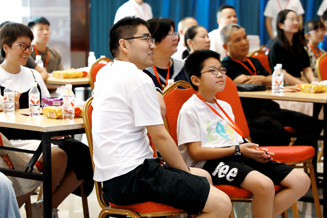 萌娃探班!2025盐津铺子员工家人开放日活动正式举行 萌娃探班!2025盐津铺子员工家人开放日活动正式举行