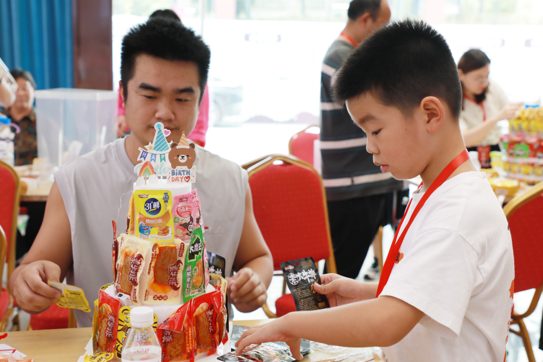 萌娃探班!2025盐津铺子员工家人开放日活动正式举行 萌娃探班!2025盐津铺子员工家人开放日活动正式举行