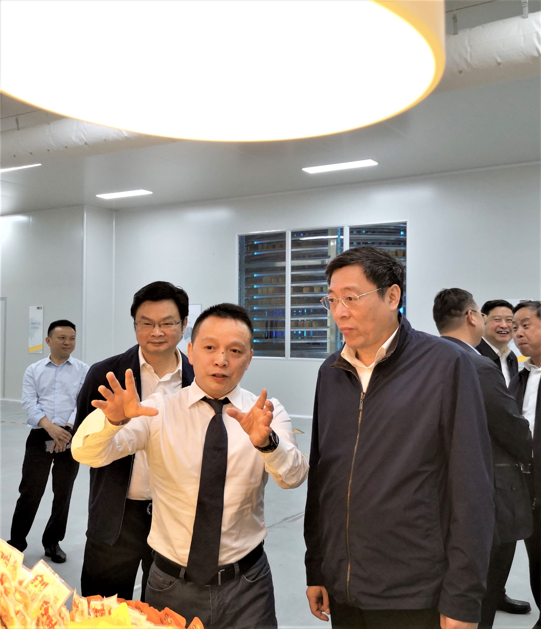 杜家毫调研盐津铺子烘焙中心项目情况 杜家毫调研盐津铺子烘焙中心项目情况