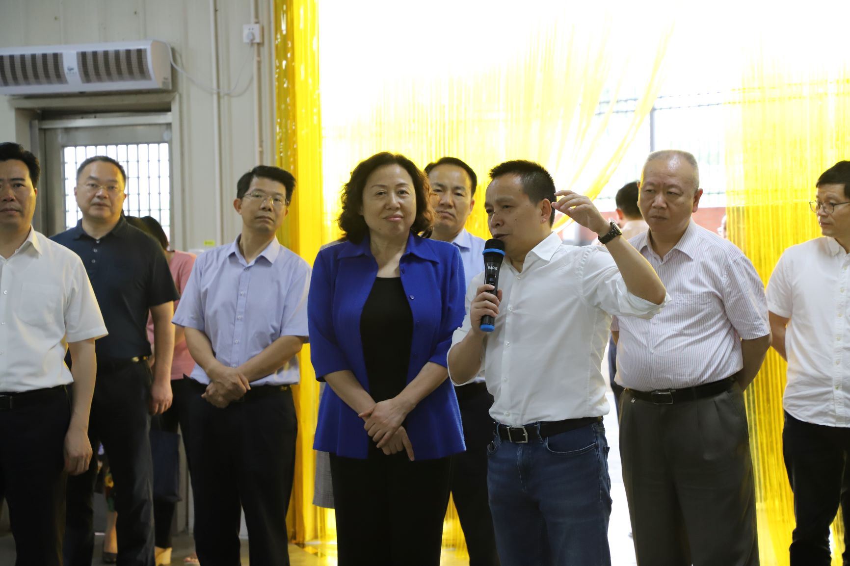 湖南省人大常委会党组书记、副主任刘莲玉调研盐津铺子 湖南省人大常委会党组书记、副主任刘莲玉调研盐津铺子