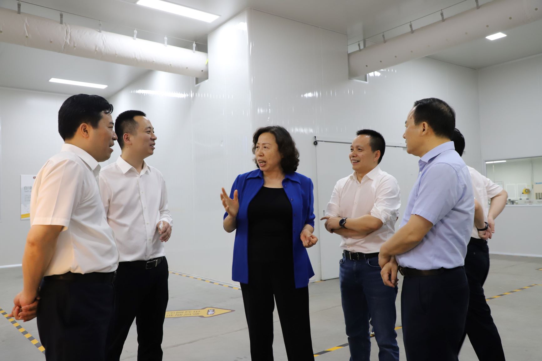 湖南省人大常委会党组书记、副主任刘莲玉调研盐津铺子 湖南省人大常委会党组书记、副主任刘莲玉调研盐津铺子