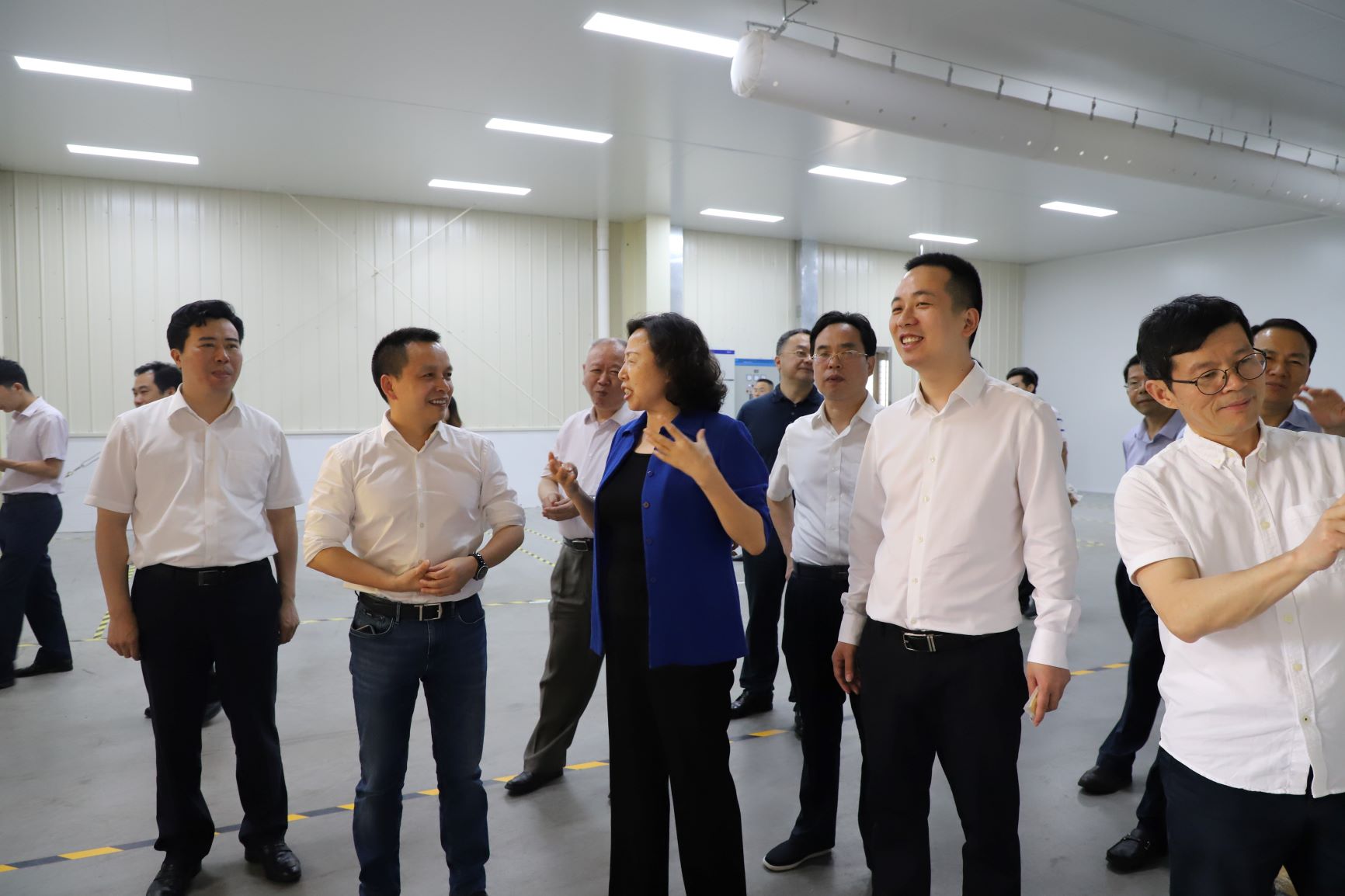 湖南省人大常委会党组书记、副主任刘莲玉调研盐津铺子 湖南省人大常委会党组书记、副主任刘莲玉调研盐津铺子