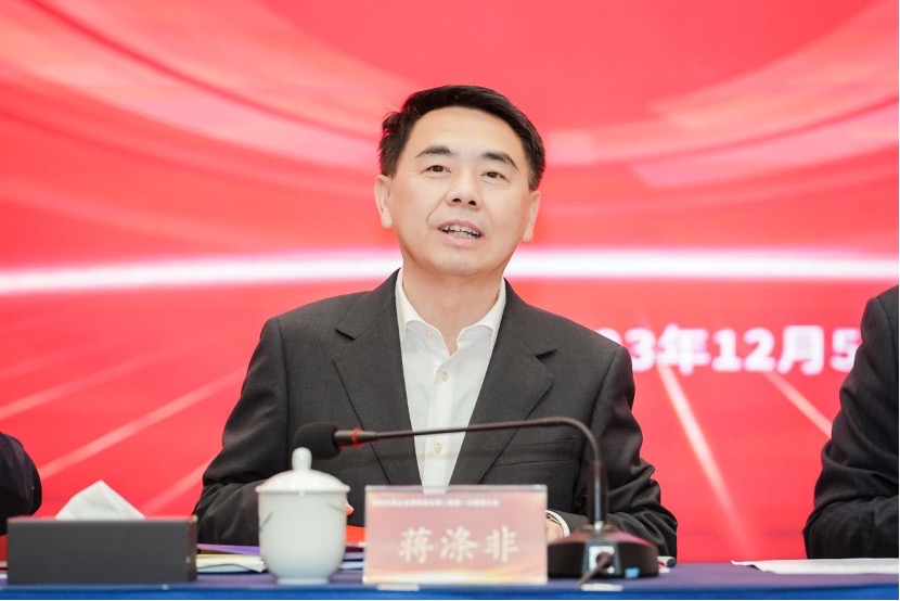 郑建邦授予盐津铺子湖南民革企业家联谊会会长单位 郑建邦授予盐津铺子湖南民革企业家联谊会会长单位