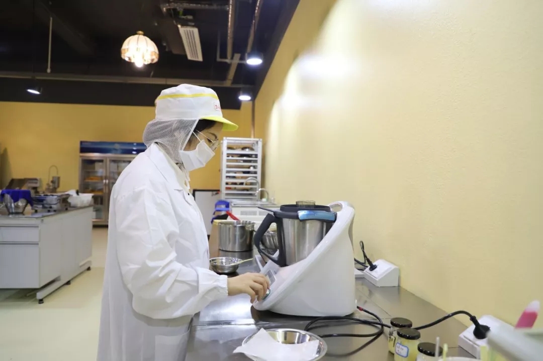 全面复产复工 记疫情下的盐津铺子 全面复产复工 记疫情下的盐津铺子