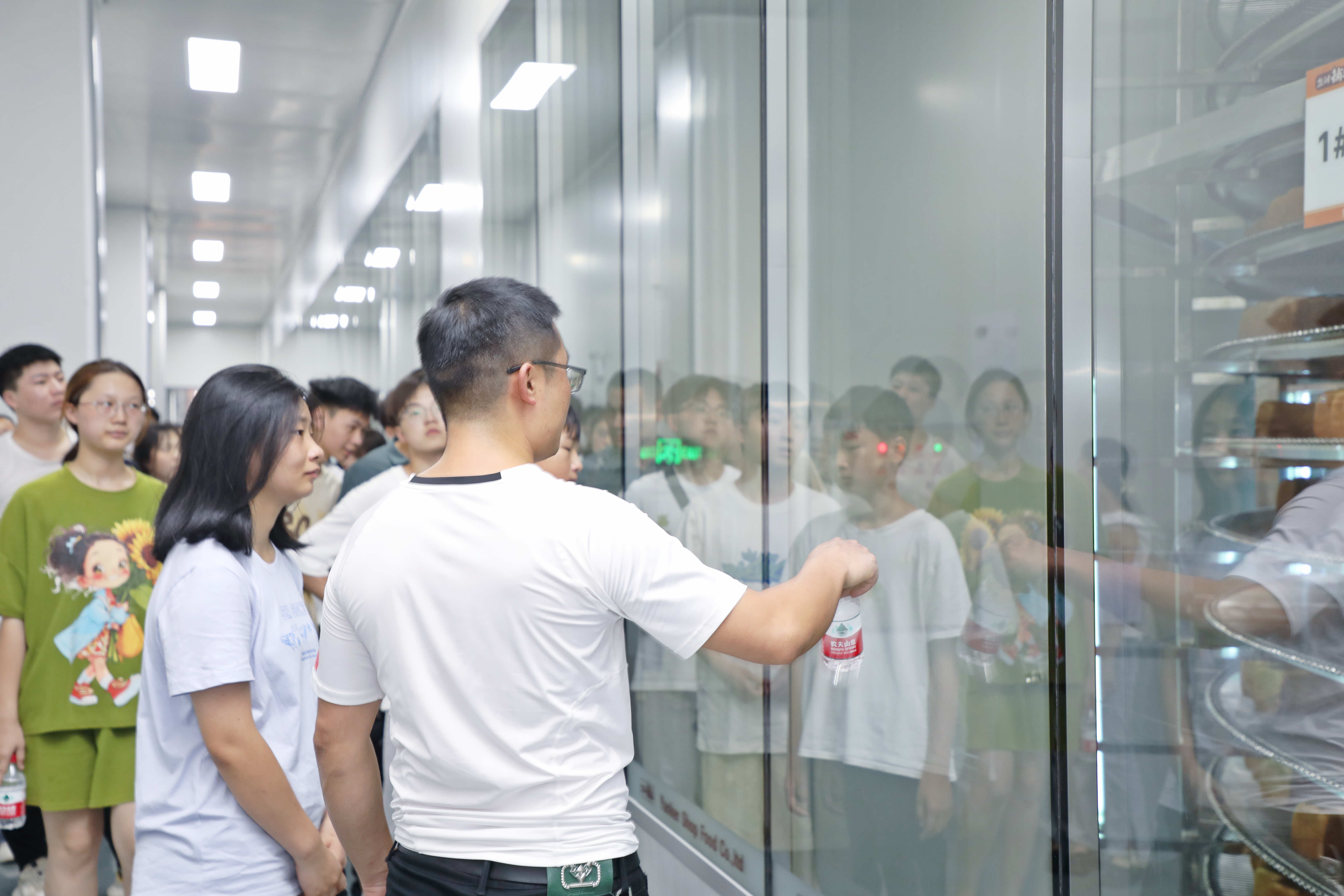 您的开学红包已发放!盐津铺子员工子女高等教育奖学金颁发! 您的开学红包已发放!盐津铺子员工子女高等教育奖学金颁发!