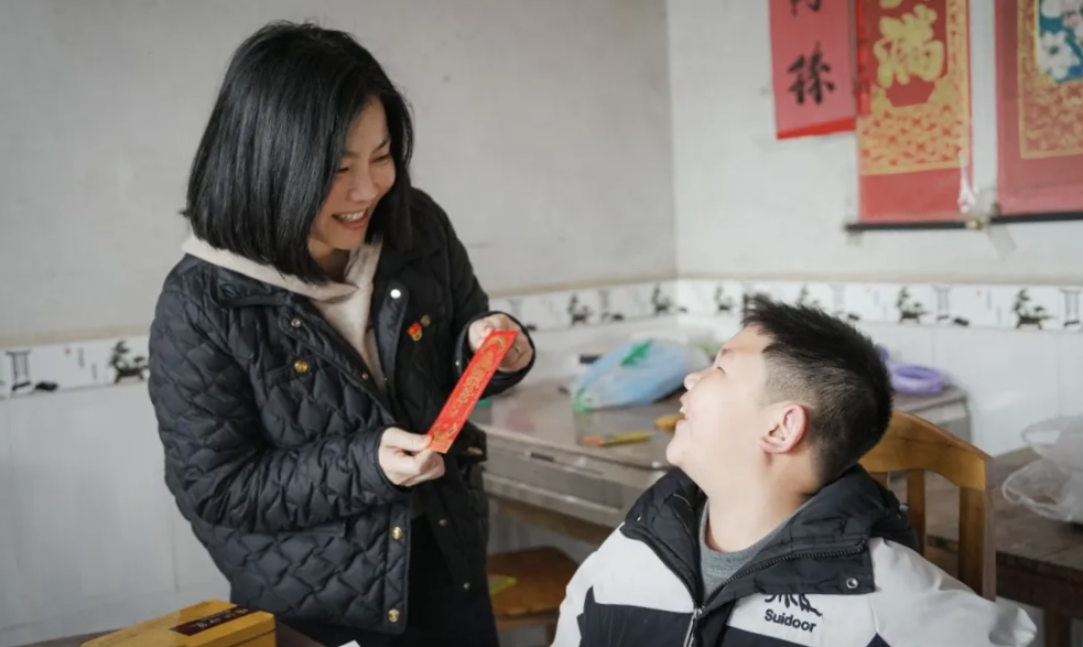 津彩纷呈 喜迎新春:盐津党委2025新春慰问系列活动 津彩纷呈 喜迎新春:盐津党委2025新春慰问系列活动