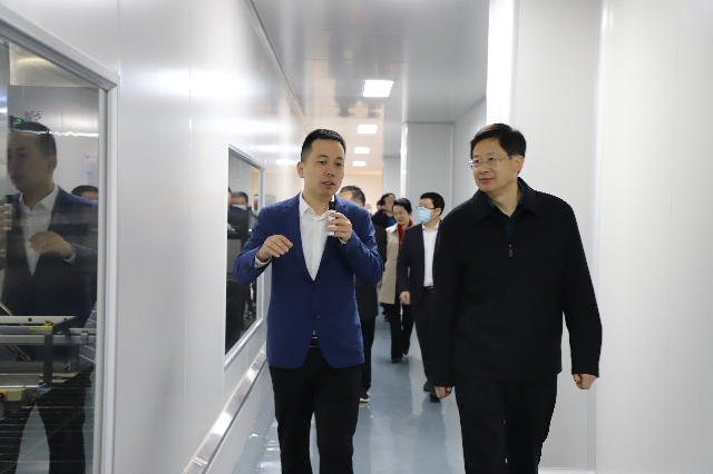 长沙市人大常委会党组书记、主任谢卫东调研盐津铺子 长沙市人大常委会党组书记、主任谢卫东调研盐津铺子