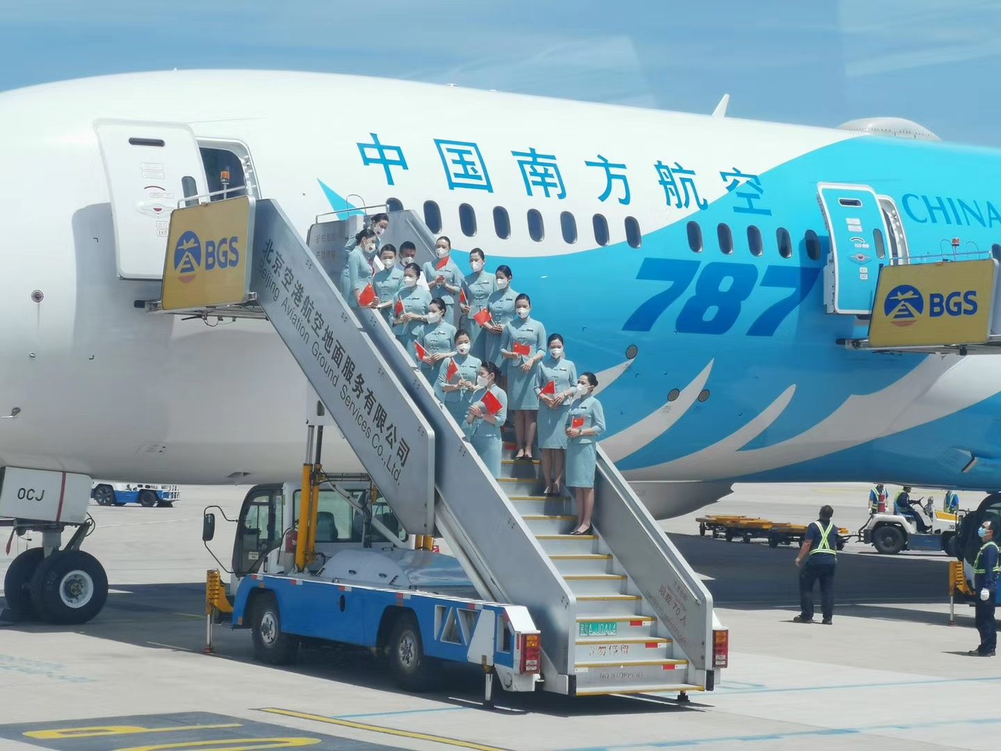 【2020两会】全国人大代表、盐津铺子董事长张学武赴京履职 【2020两会】全国人大代表、盐津铺子董事长张学武赴京履职