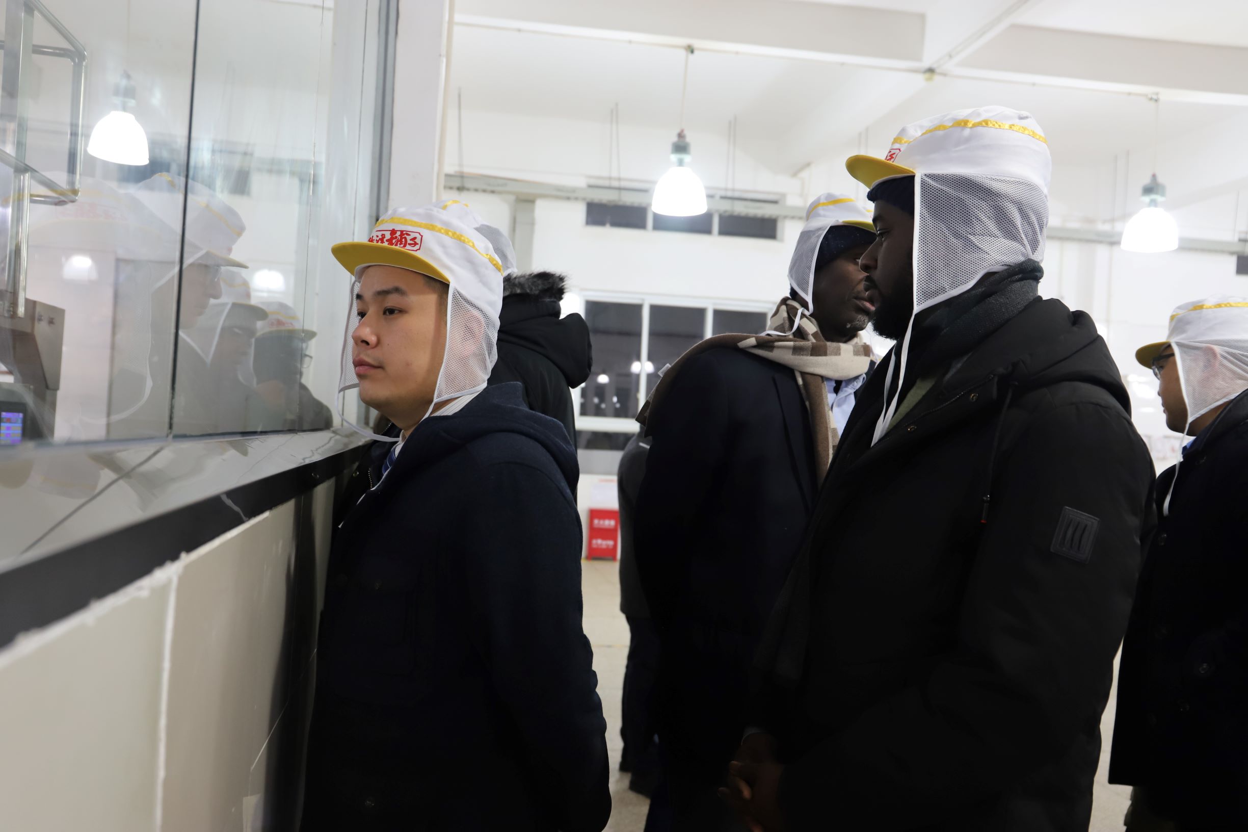 美食不分国界:塞内加尔及联合国工发项目参观团考察盐津铺子 美食不分国界:塞内加尔及联合国工发项目参观团考察盐津铺子