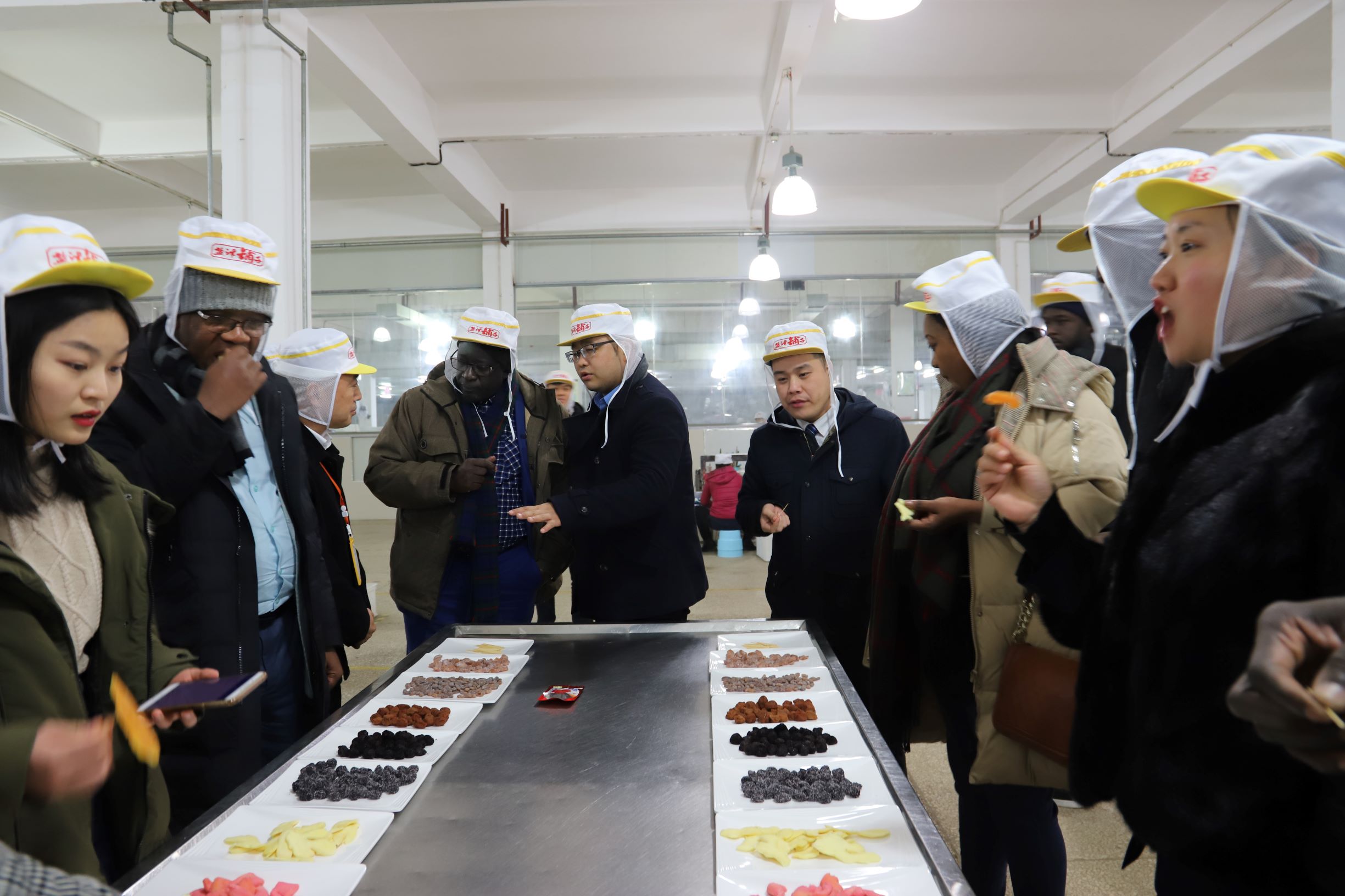 美食不分国界:塞内加尔及联合国工发项目参观团考察盐津铺子 美食不分国界:塞内加尔及联合国工发项目参观团考察盐津铺子