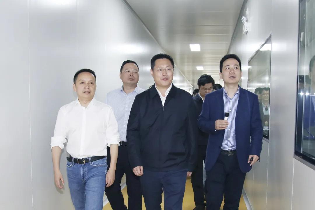 长沙市委常委、浏阳市委书记朱东铁率队调研盐津铺子 长沙市委常委、浏阳市委书记朱东铁率队调研盐津铺子