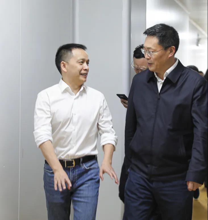 长沙市委常委、浏阳市委书记朱东铁率队调研盐津铺子 长沙市委常委、浏阳市委书记朱东铁率队调研盐津铺子