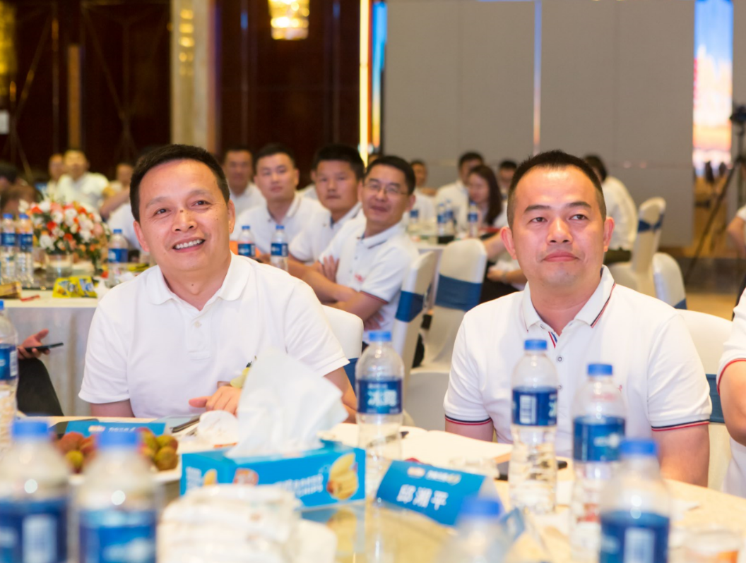 为奋斗者喝彩!2019盐津铺子营销总部年度表彰大会隆重举行 为奋斗者喝彩!2019盐津铺子营销总部年度表彰大会隆重举行