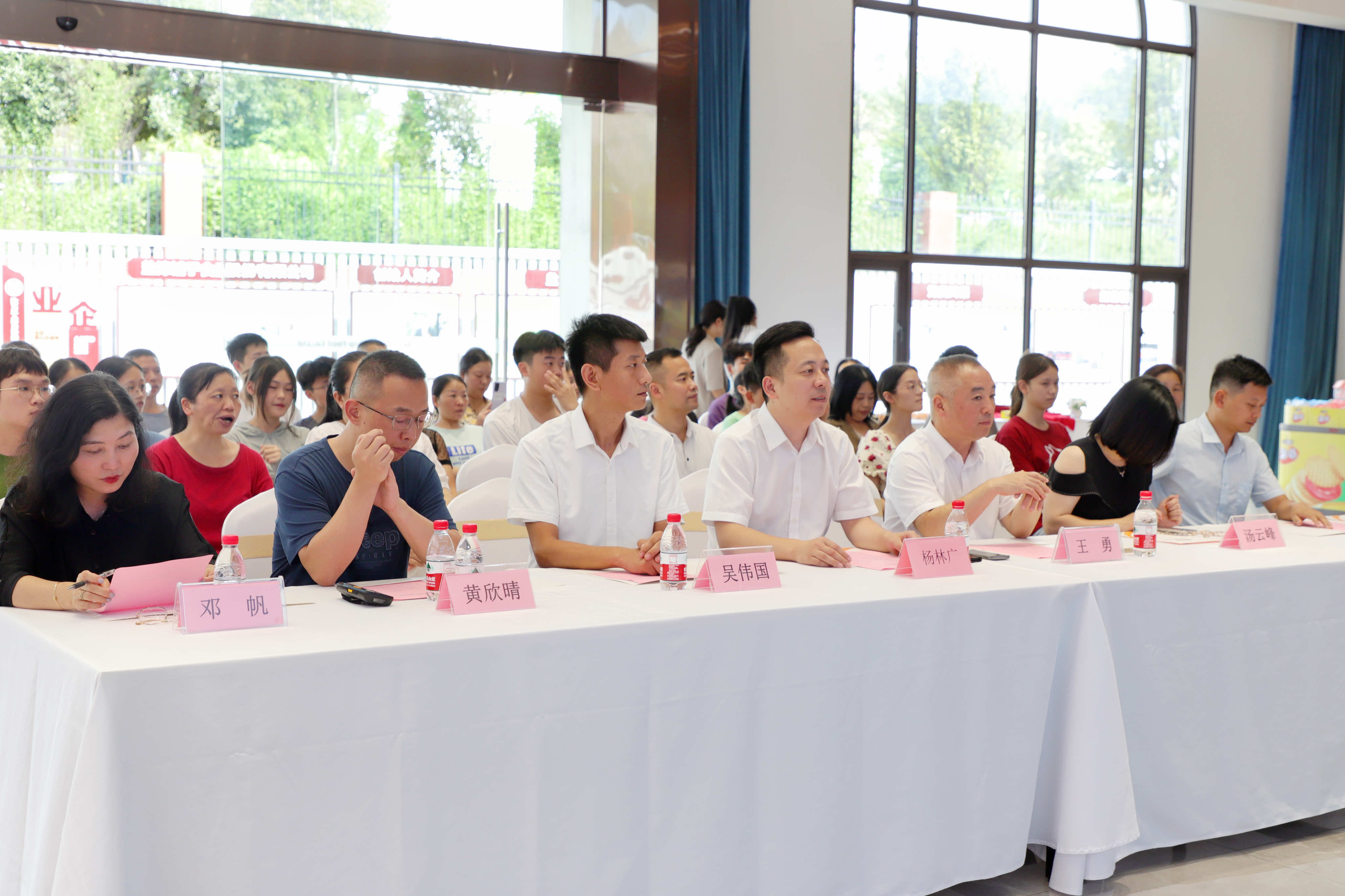 上大学最高奖25000元!盐津铺子做员工子女坚实后盾 上大学最高奖25000元!盐津铺子做员工子女坚实后盾