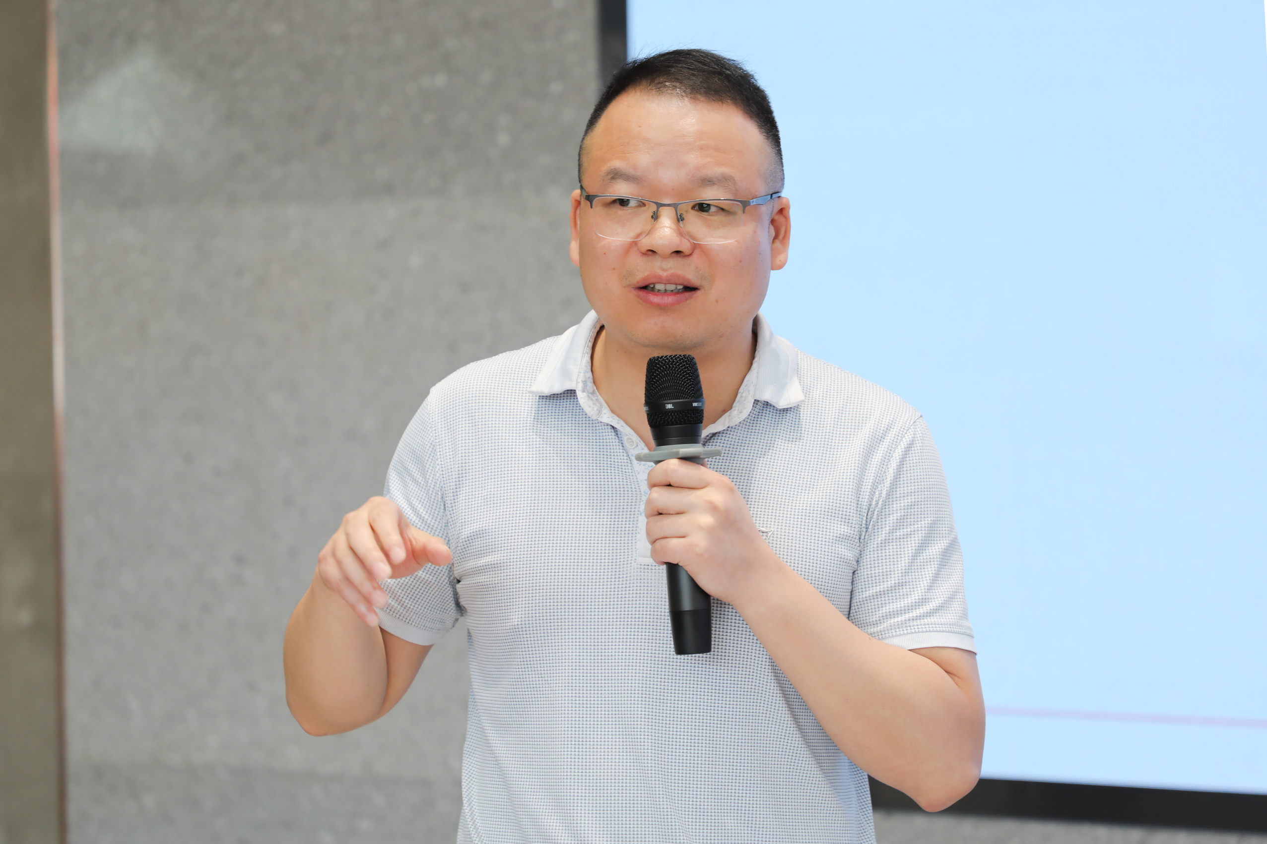 全员学标法 担责护食安 盐津铺子2023年“质量月”活动 全面启动 全员学标法 担责护食安 盐津铺子2023年“质量月”活动 全面启动